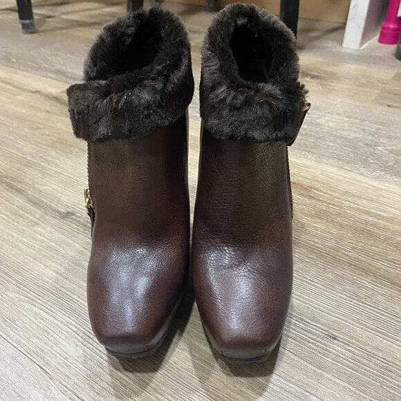 GUESS "Ivorie" Black Leather Faux Fur Trim Ankle Booties Women's - Picture 4 of 12